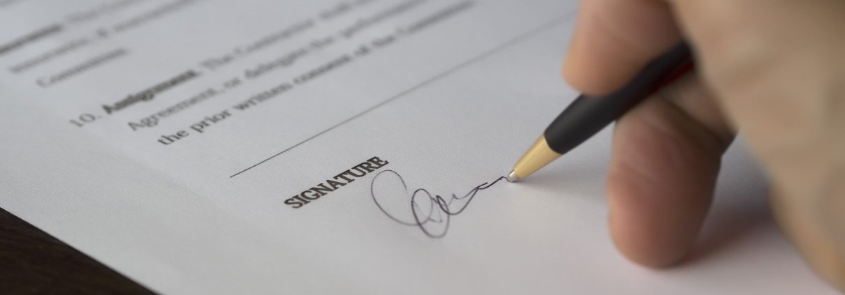 Vendere in Francia: Agente o VRP? 1 membrettilex-firma-contratto